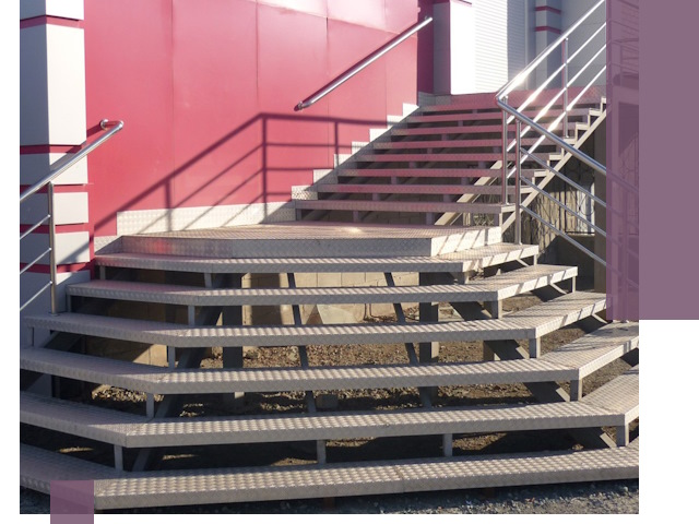 Лестницы для магазина в Инте — изготовление и монтаж