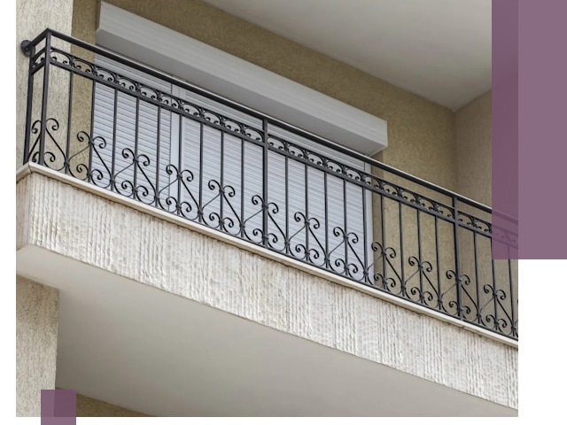 Балконные ограждения из металла и стекла в Инте для домов