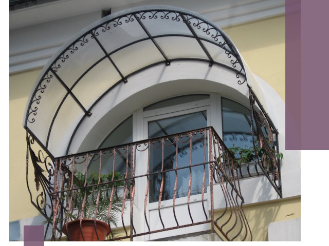 Козырьки над балконом в Инте — изготовление и монтаж