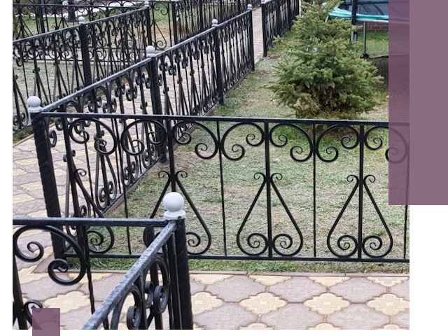 Кованые газонные ограждения под ключ в Инте